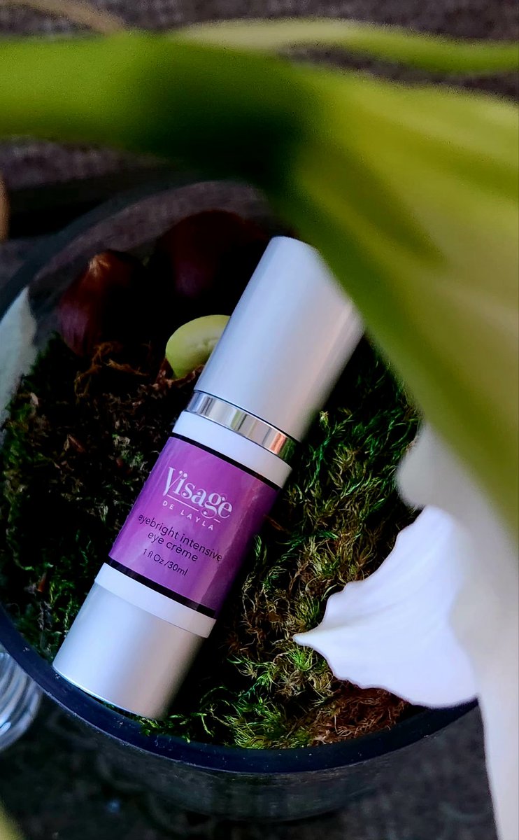 visagedelayla's tweet photo. Heat, cold temperature, and the effects of the recent air quality can cause the skin around your eye area. Find out more by visiting the link at my bio.💦💨🔥🌪
#visagedelayla #beauty #skincare #vdlmethod #eyebrightintensivecreme #antiaging #hydrate #skinquencher https://t.co/yz5n9fD4ns
