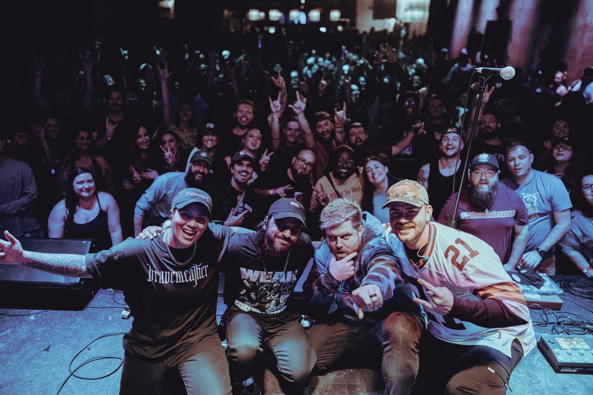 thank you to everyone that came out last saturday, it was an amazing experience for us to perform for you. big thank you to <a href="/drivewaysband/">Driveways</a> for being such great hosts for their first florida show, y’all crushed it! we ❤️ you orlando!

 📸 : <a href="/rainemedia/">✩❈ Raine ❈✩</a>