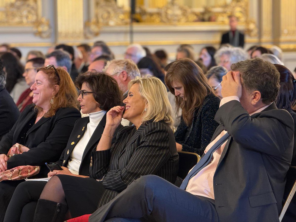 Rachida Dati ن (@datirachida) on Twitter photo Faire en sorte que, tous, nous puissions bénéficier des œuvres culturelles : voilà l’enjeu. Pour cela, j’incite nos grands établissements nationaux à construire des partenariats avec des institutions en région dans le cadre de mon plan Culture et ruralité.
👉 Le <a href="/MuseeOrsay/">Musée d'Orsay</a>, Faire en sorte que, tous, nous puissions bénéficier des œuvres culturelles : voilà l’enjeu. Pour cela, j’incite nos grands établissements nationaux à construire des partenariats avec des institutions en région dans le cadre de mon plan Culture et ruralité.
👉 Le <a href="/MuseeOrsay/">Musée d'Orsay</a>,