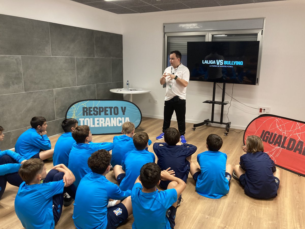 FUNDACIÓN LALIGA (@fundacionlaliga) on Twitter photo <a href="/CDTOficial/">CD Tenerife 🏴</a> <a href="/CDTFundacion/">Fundación Canaria CD Tenerife 🏴</a> 👊🏼 👐🫸 Con el módulo #FueraDeJuegoAlBullying, potenciamos la identificación de casos de bullying, así como las herramientas para prevenirlos.
Contamos con el asesoramiento de la <a href="/AEPAE_es/">AEPAE: Acoso Escolar</a>. ✅
#FuturaAfición <a href="/CDTOficial/">CD Tenerife 🏴</a> <a href="/CDTFundacion/">Fundación Canaria CD Tenerife 🏴</a> 👊🏼 👐🫸 Con el módulo #FueraDeJuegoAlBullying, potenciamos la identificación de casos de bullying, así como las herramientas para prevenirlos.
Contamos con el asesoramiento de la <a href="/AEPAE_es/">AEPAE: Acoso Escolar</a>. ✅
#FuturaAfición