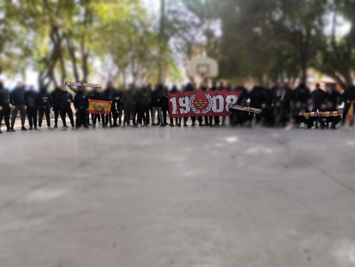 Real Murcia - Hércules 

Siempre presentes,

¡MURCIA O MUERTE!