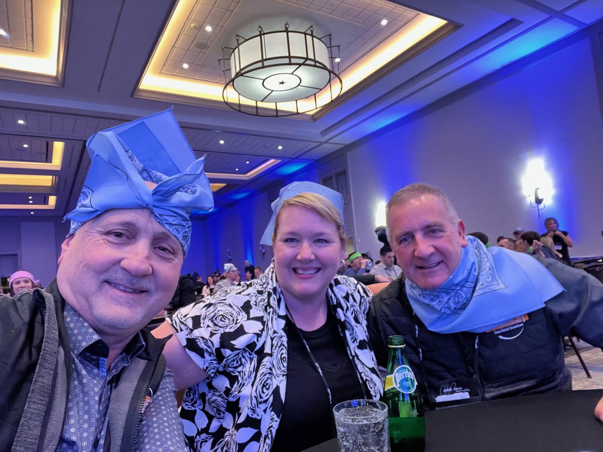 danaindustries's tweet image. We're having a fantastic time at StorePoint Retail in San Antonio, meeting new faces and reconnecting with old friends! 
We’ve had a series of productive meetings, and a rewarding evening designing guitars for HeartStrings San Antonio.
#StorePointRetail #DanaIndustries