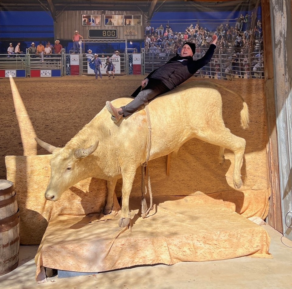 danaindustries's tweet image. We're having a fantastic time at StorePoint Retail in San Antonio, meeting new faces and reconnecting with old friends! 
We’ve had a series of productive meetings, and a rewarding evening designing guitars for HeartStrings San Antonio.
#StorePointRetail #DanaIndustries