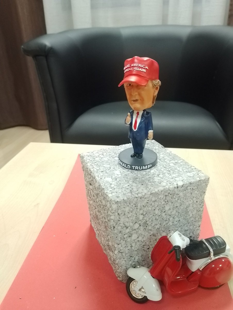 VejaCar's tweet photo. Amerika i Engleska 
biće zemlja proleterska!!! https://t.co/VdQwqFQr93