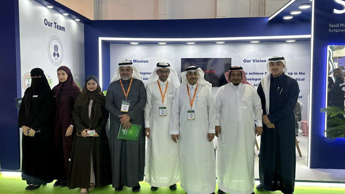 امتداداً لجهود الجمعية الصيدلية السعودية وتواجدها في المحافل والانشطة العلمية الداخلية والخارجية لاستقبال الصيادلة والمهمتمين بالمجال الصيدلي وتعريفهم بالجمعية وبيان دورها في دعم وتطوير الصيادلة ومهنة الصيدلة، شاركت الجمعية مؤخراً بجناح في مؤتمر  ومعرض دبي الدولي للصيدلة
