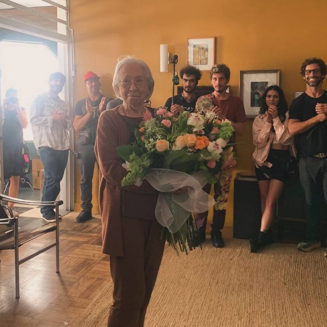 LENDA! Fernanda Montenegro nos bastidores de Ainda Estou Aqui.