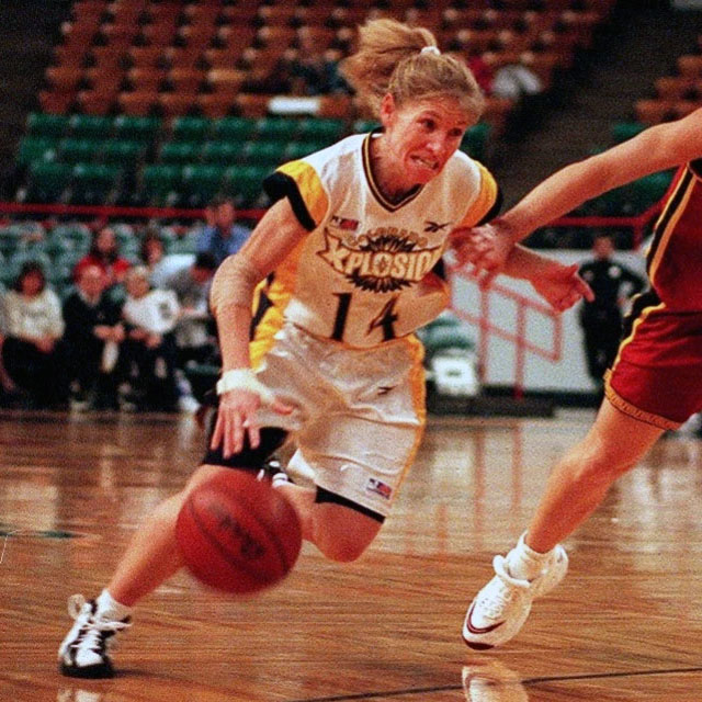 "Debbie Black was more than 10,000 miles away from her hometown of Philadelphia when her brother faxed the news: A women's pro league was launching in America."

Read more about St. Joe's alum Debbie Black '88 and the start of ABL.  #THWND 
espn.com/wnba/story/_/i…