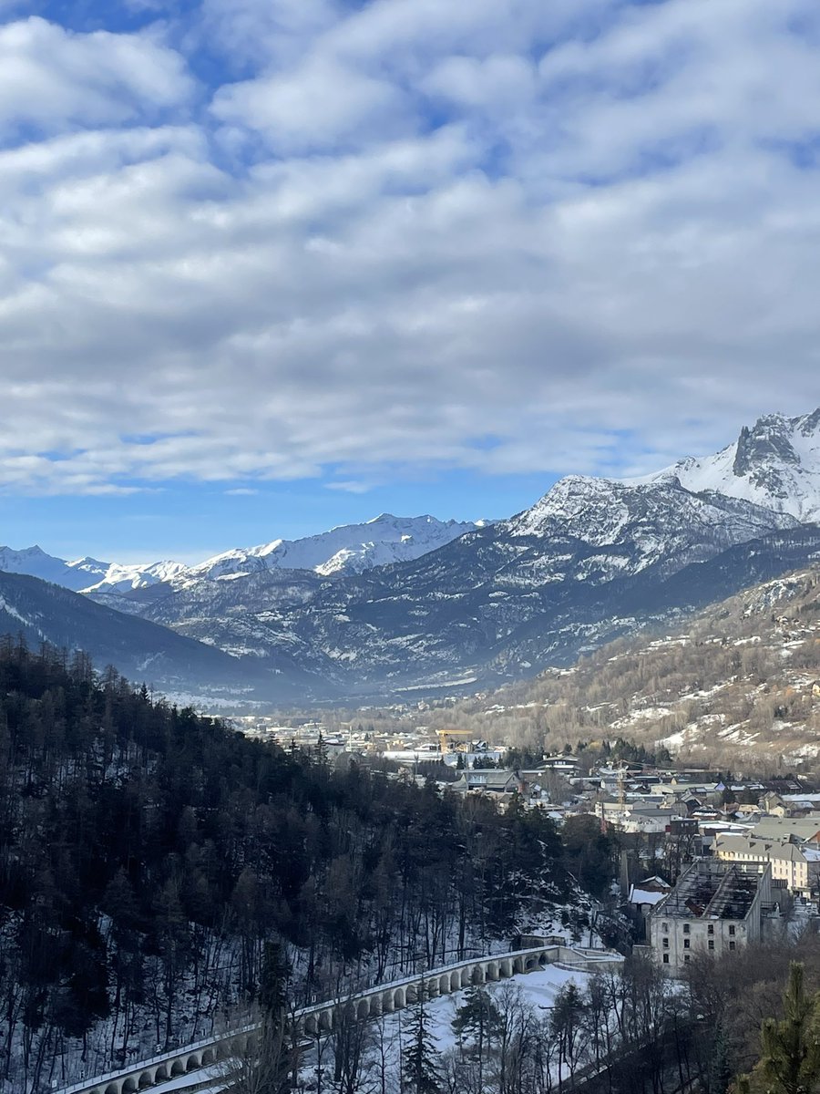 NDrouillet's tweet image. Nous inaugurons les travaux sur nos réseaux dans les @hautesalpes, en présence de @ArnaudMurgia
Face aux aléas climatiques, il est crucial de garantir la continuité de service
Avec ces travaux, 370 km de réseaux interconnectés offriront un accès fiable dans la vallée de Briançon