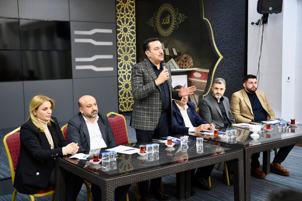 bulenttufenkci's tweet photo. 📍Yeşilyurt İlçe Teşkilatı Toplantımız

Cumhurbaşkanımız ve Genel Başkanımız Sayın @RTErdogan ’ın Malatya’daki büyük buluşması öncesi AK Parti Yeşilyurt İlçe Teşkilatımızla bir araya geldik.

İl Başkan Adayımız Ali Bakan ve Ramazan Yaylacı ile birlikte yol arkadaşlarımızla istişarede bulunduk.

Toplantımızın hayırlara vesile olmasını diliyorum.