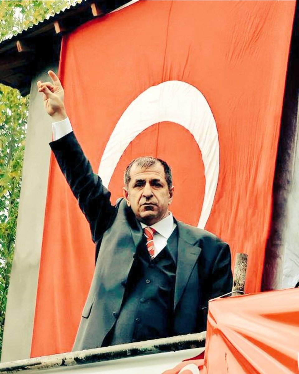 EĞİLMİYOR DİYE KURDU HOR GÖRÜP,
İTİ EL ÜSTÜNDE TUTAN UTANSIN!

 #UEmitOEzdağYalnızDeğildir