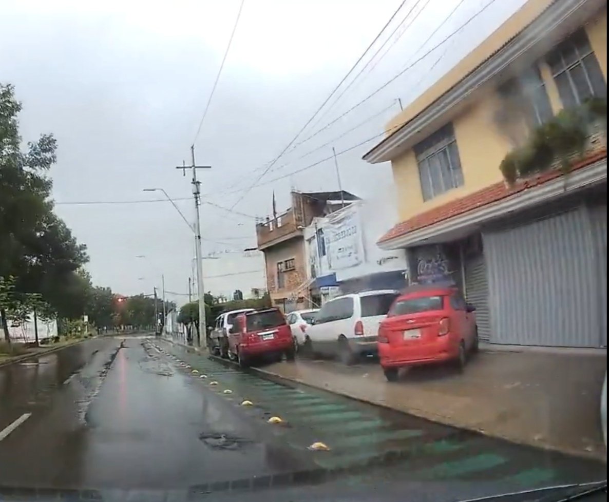 Psystyle's tweet photo. @cele8290 @Hechizero_38 @qfbalducin @SSC_Pue @dirtransitopue @pepechedrauimx @PueblaAyto Día 11 preguntando a @dirtransitopue por qué permiten que este negocio utilice la banqueta como estacionamiento y NADIE les dice NADA.

Ayer @PueblaAyto solo nos dió atole con el dedo ¿Hoy sí harán algo? ¿Qué dice el público? https://t.co/LEs6xHGwWp
