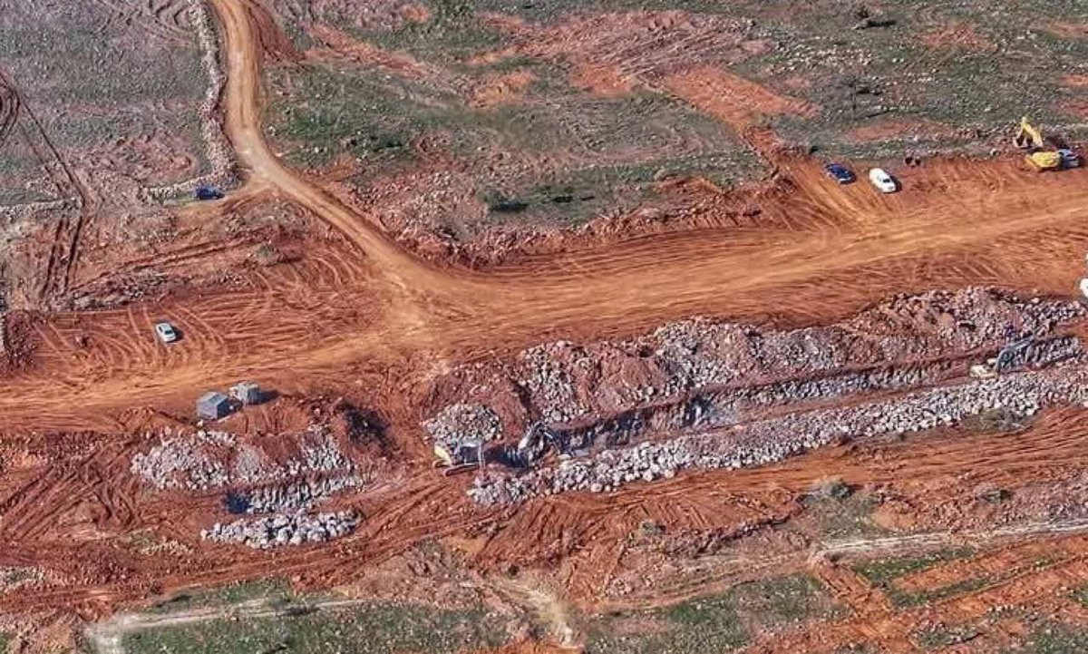 SprinterPress's tweet image. Israel has begun building military infrastructure in the recently occupied territories of Syria