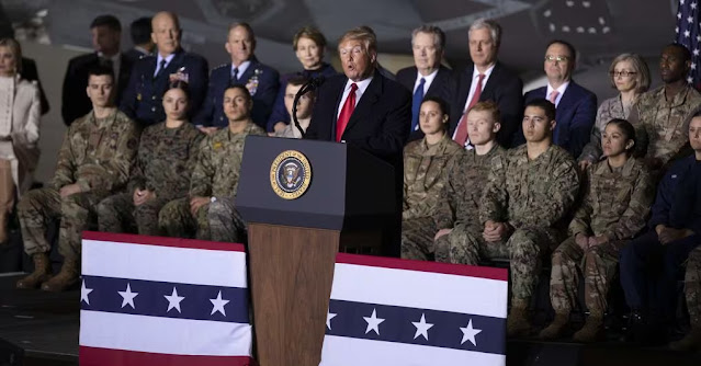 viaggrego's tweet photo. #Trump in #Mondovisione, #Reintegra e #Risarcisce i #Militari che #Non si sono #Piegati al #SacroSiero del #Vaccino ed erano stati #Espulsi pur avendo #Ragione! (#Video)! Leggi Qui x il Video: https://t.co/PJYWlyfMxI https://t.co/yri2uc9drD
