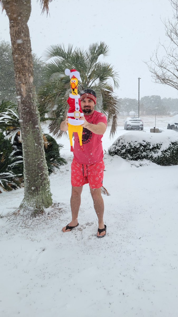 NWSMobile's tweet image. 🌴❄️ Our 'Florida man' thought it was beach day. Don't be like him—winter storms call for layers, not board shorts.

Bundle up today, y'all. Dress smart today with a coat, gloves, and hat.