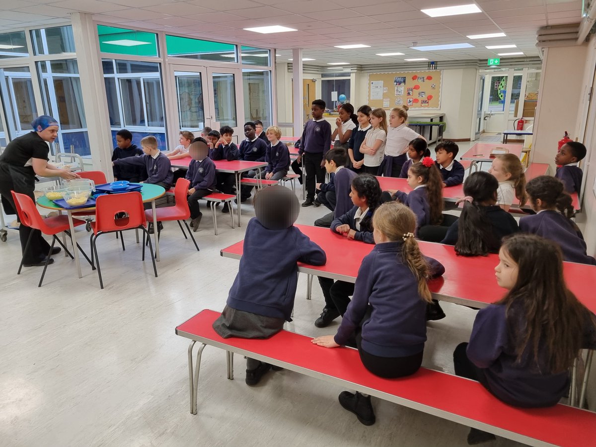 MrsCheungBF's tweet photo. Today, Palm had the wonderful opportunity to knead, shape and top their bread creations. Now, we eagerly wait until tomorrow to see and taste the results! Big thank you to Aspensfor leading this fantastic workshop! @MsHussainBF @servicesAspens https://t.co/m2YAHs775K