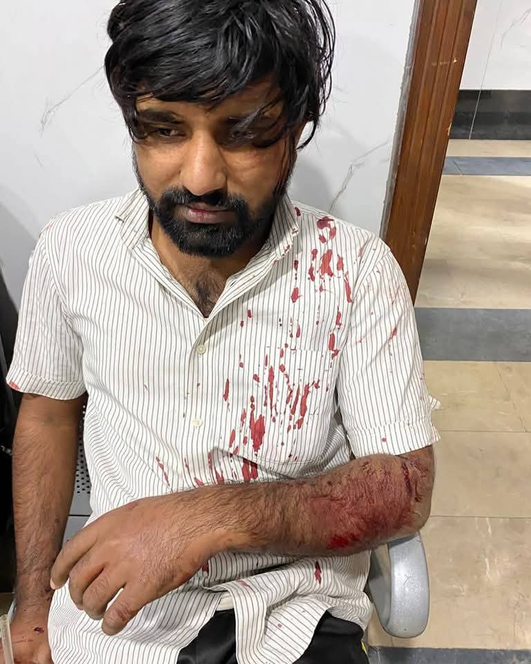 mersadambalhro1's tweet photo. پیپلز یوتھ آرگنائیزیشن ضلع دادو کی طرف سے بھرپور مذمت کرتا ہوں دہشتگرد تنظیم جمعیت جامعہ پنجاب پر مکمل پابندی عائد کی جائے. دہشتگردی کے واقعہ میں ملوث تمام جمعیت کے کارکنان کو جامعہ سے فوری نکالا جائے. 
پیپلز یوتھ آرگنائیزیشن ضلع دادو. 
#BanJamiat
#TerroristJamiat https://t.co/yNtigMTzj3