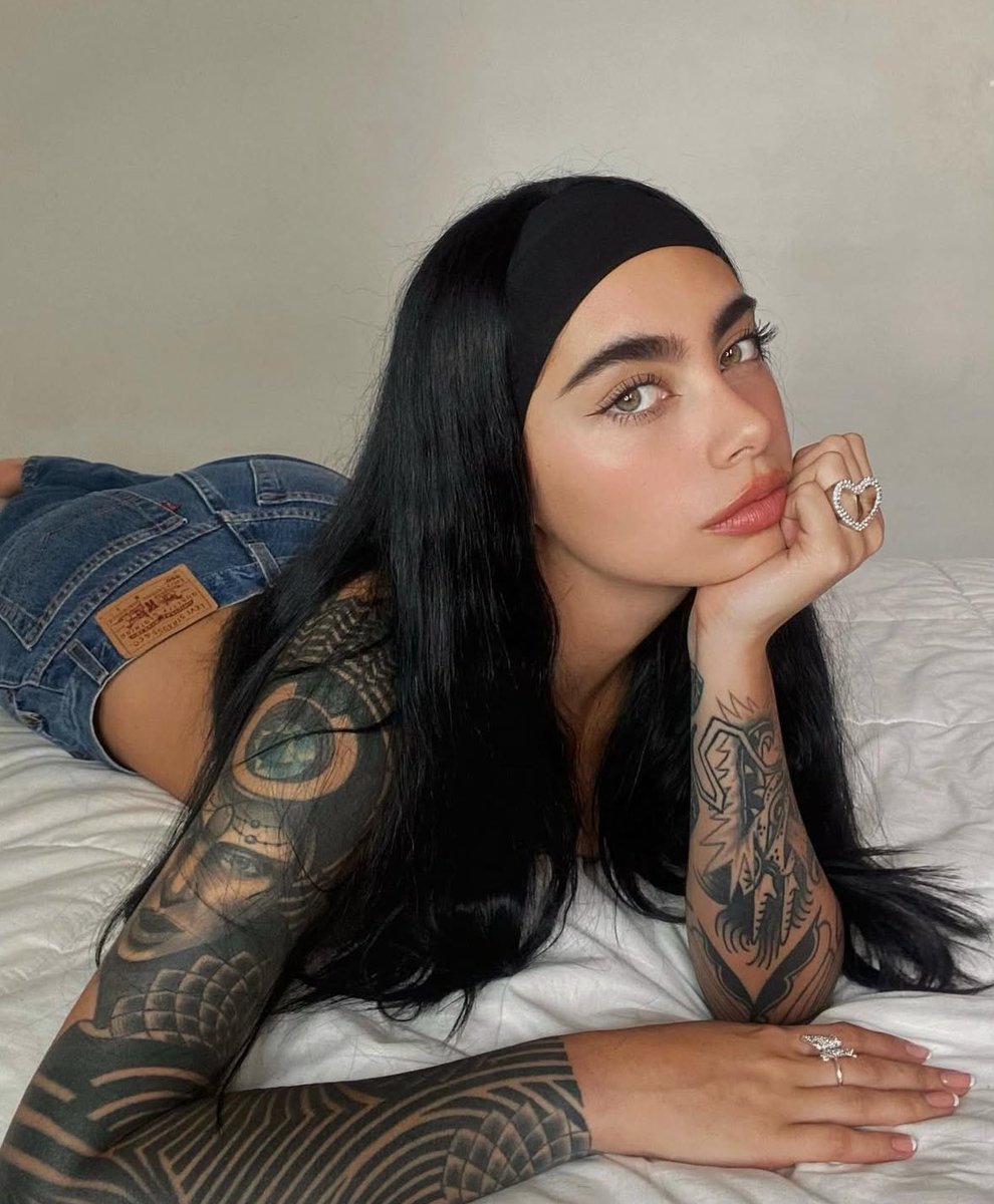 SPACEYYKACIE's tweet image. 🖤 #newicon + back piece