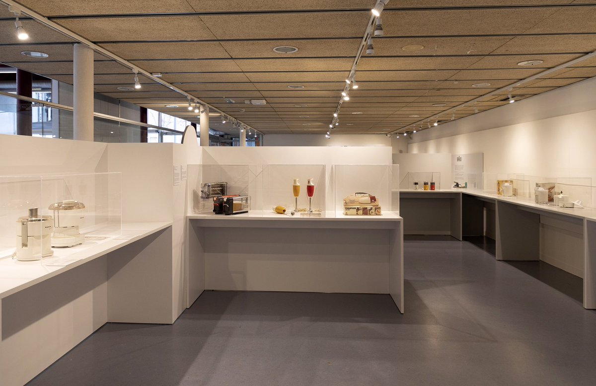 La exposición ‘Gabriel Lluelles, diseñador industrial’, producida por la Colección Alfaro Hofmann, presenta una cuarentena de electrodomésticos creados por el diseñador catalán que inventó el Minipimer y participó en el diseño del mítico Citromatic de Braun.