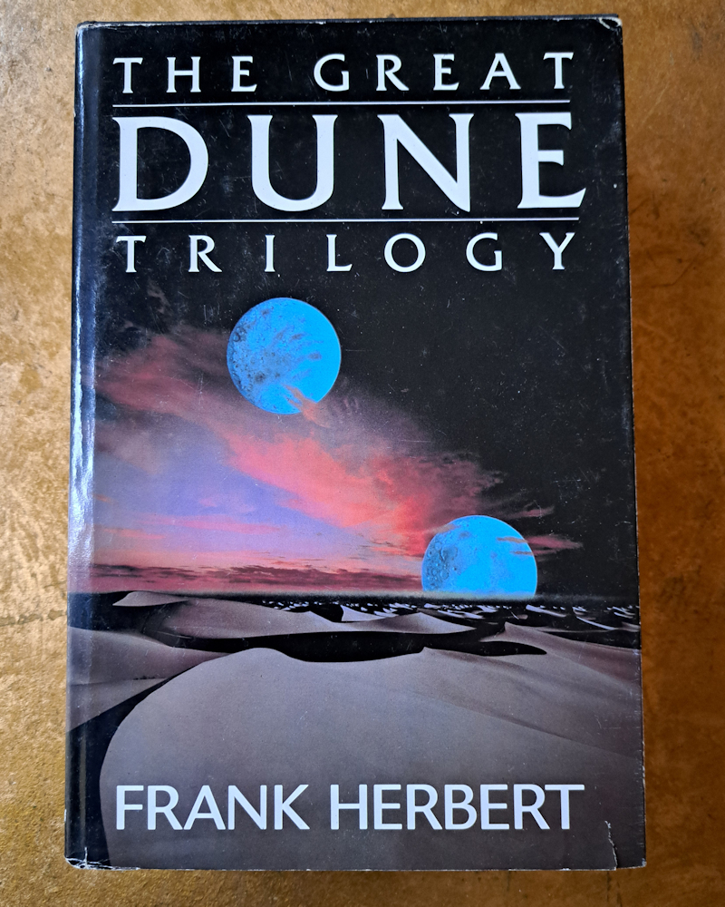 john_f_leonard's tweet photo. The #BookBoxes have been opened and I thought it would be fun to post #BookCovers #OldBookCovers from #MyLibrary
23
Some classic #ScienceFiction #SciFi from #FrankHerbert : )
#Readers #Reading #BookLovers #LoveReading #LoveBooks #ReadingBooks https://t.co/Ml3fnhJGJh