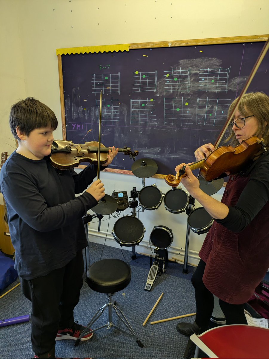 jacquibfraser's tweet photo. @IWBSFalkirk
This pupil had a lesson playing violin today and picked it up amazingly well.
#iwbs #watchusgrow #music https://t.co/0AFTnmS3eA
