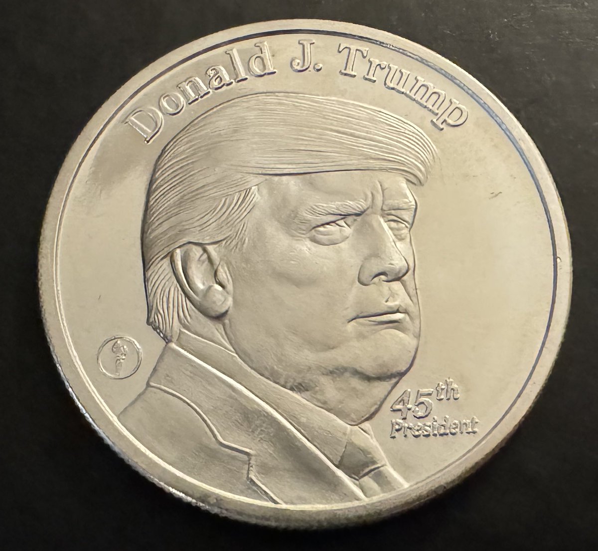 thatsilvergirly's tweet image. Donald J. Trump 45th President 1oz Round

Who’s going to order a 47th President Trump coin if/when one comes out!? 🇺🇸🪙

I know I will! 😁😁

#TrumpCollection #USA #silver #coin #investment