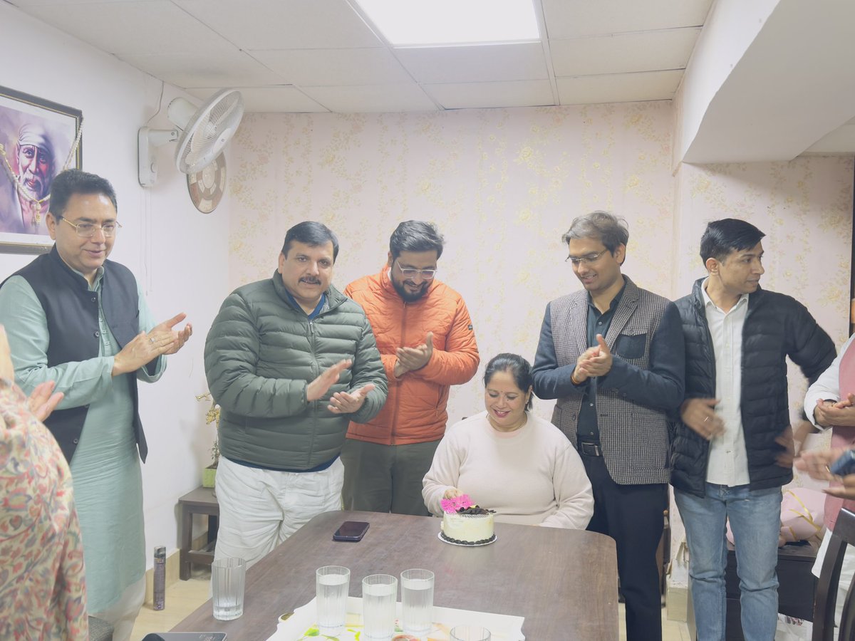 nitesh_aap's tweet photo. माँ समान प्यार देने वाली @AnitaSingh_ भाभी जी को जन्मदिन की हार्दिक शुभकामनाएँ एवं बधाई। भगवान आपको हमेशा स्वस्थ और ख़ुश रखें।
आपका आशीर्वाद और प्यार हमेशा मिलता रहें।
#happybirthday #AnitaSingh https://t.co/0vk3onycOs