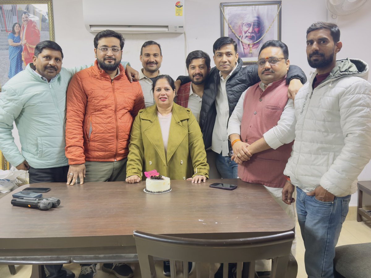 nitesh_aap's tweet photo. माँ समान प्यार देने वाली @AnitaSingh_ भाभी जी को जन्मदिन की हार्दिक शुभकामनाएँ एवं बधाई। भगवान आपको हमेशा स्वस्थ और ख़ुश रखें।
आपका आशीर्वाद और प्यार हमेशा मिलता रहें।
#happybirthday #AnitaSingh https://t.co/0vk3onycOs