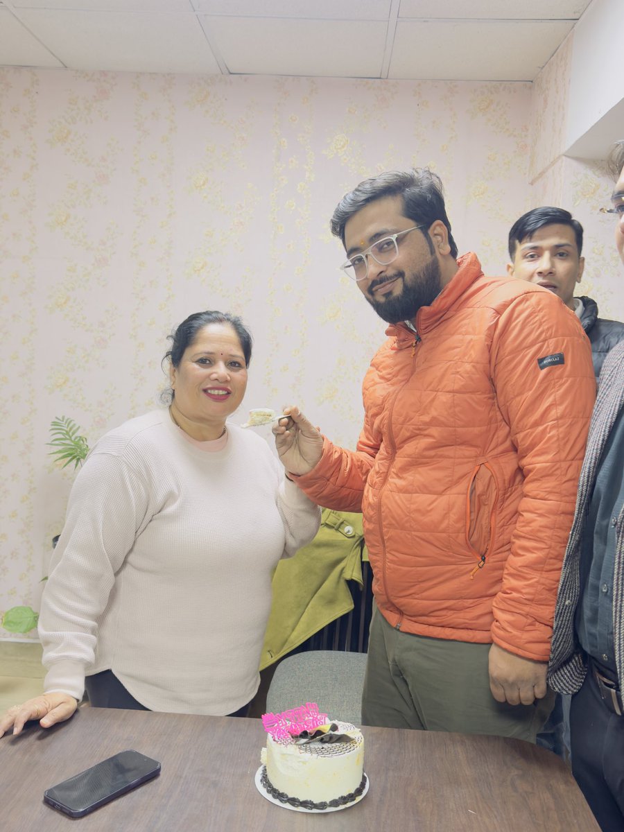 nitesh_aap's tweet photo. माँ समान प्यार देने वाली @AnitaSingh_ भाभी जी को जन्मदिन की हार्दिक शुभकामनाएँ एवं बधाई। भगवान आपको हमेशा स्वस्थ और ख़ुश रखें।
आपका आशीर्वाद और प्यार हमेशा मिलता रहें।
#happybirthday #AnitaSingh https://t.co/0vk3onycOs