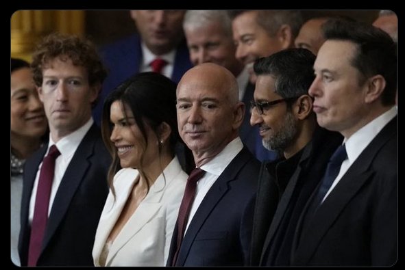 josevidal2352's tweet photo. Los tecno ricos admirando su última creación https://t.co/YnCNgDHiF5