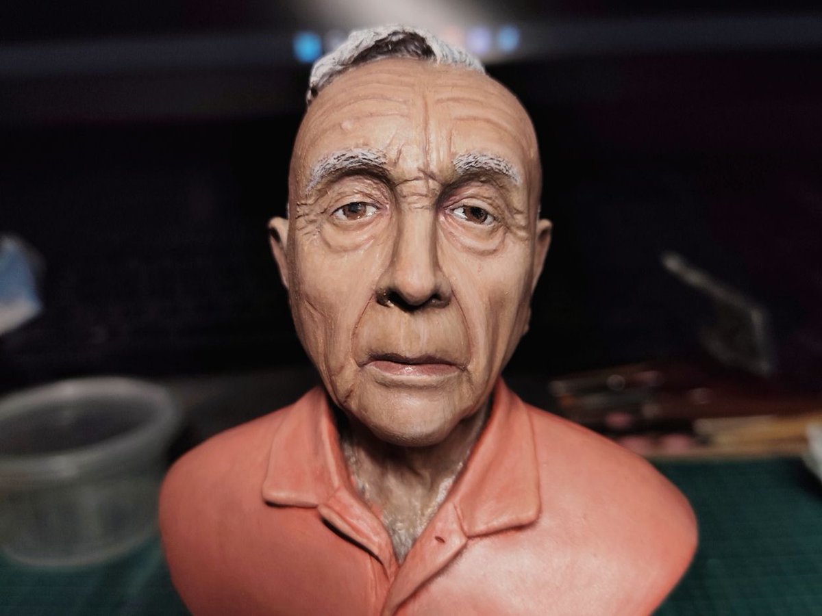 TiberoSM's tweet photo. Just need to paint the base and some finishes I think Manolo is finished. It has cost me a lot.
It’s my first "realistic" painting😅

#art #artist #artwork #sculptor #sculpture #polymerclayart #polymerclayartist #polymerartist #polymerart #creative #handmade #supersculpey #bust https://t.co/EYX8BNihtm