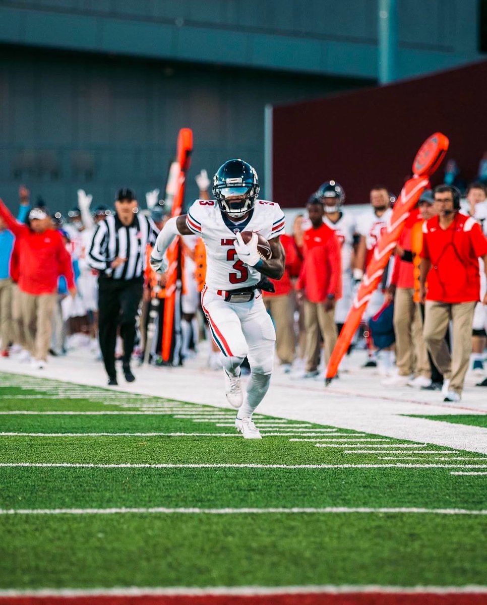 deewright_3's tweet photo. Blessed to receive an offer from liberty university #AGTG✝️ https://t.co/WH7vYnl5ac