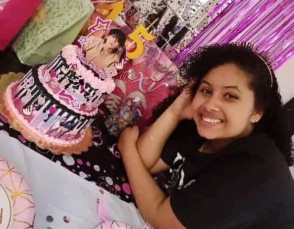 notming0's tweet photo. 15años la criaturita 🥺🥺💕 https://t.co/sYm0F1QlKg