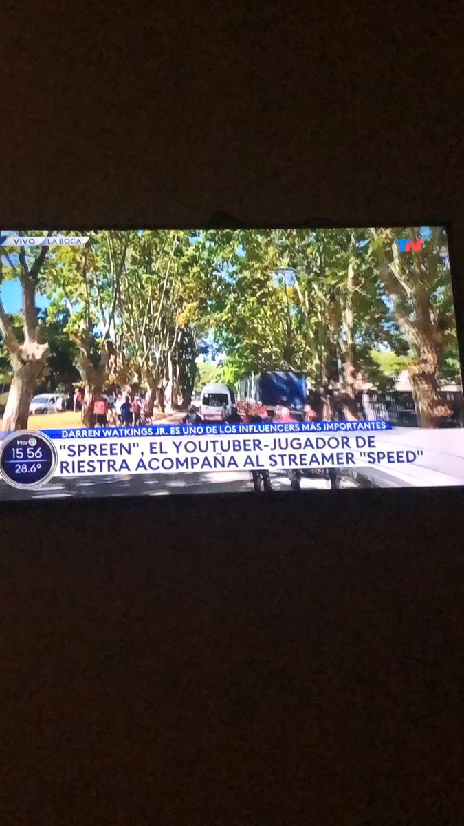 la abuela que esta viendo tn en estos momentos esta teniendo un acv intentando entender los titulos