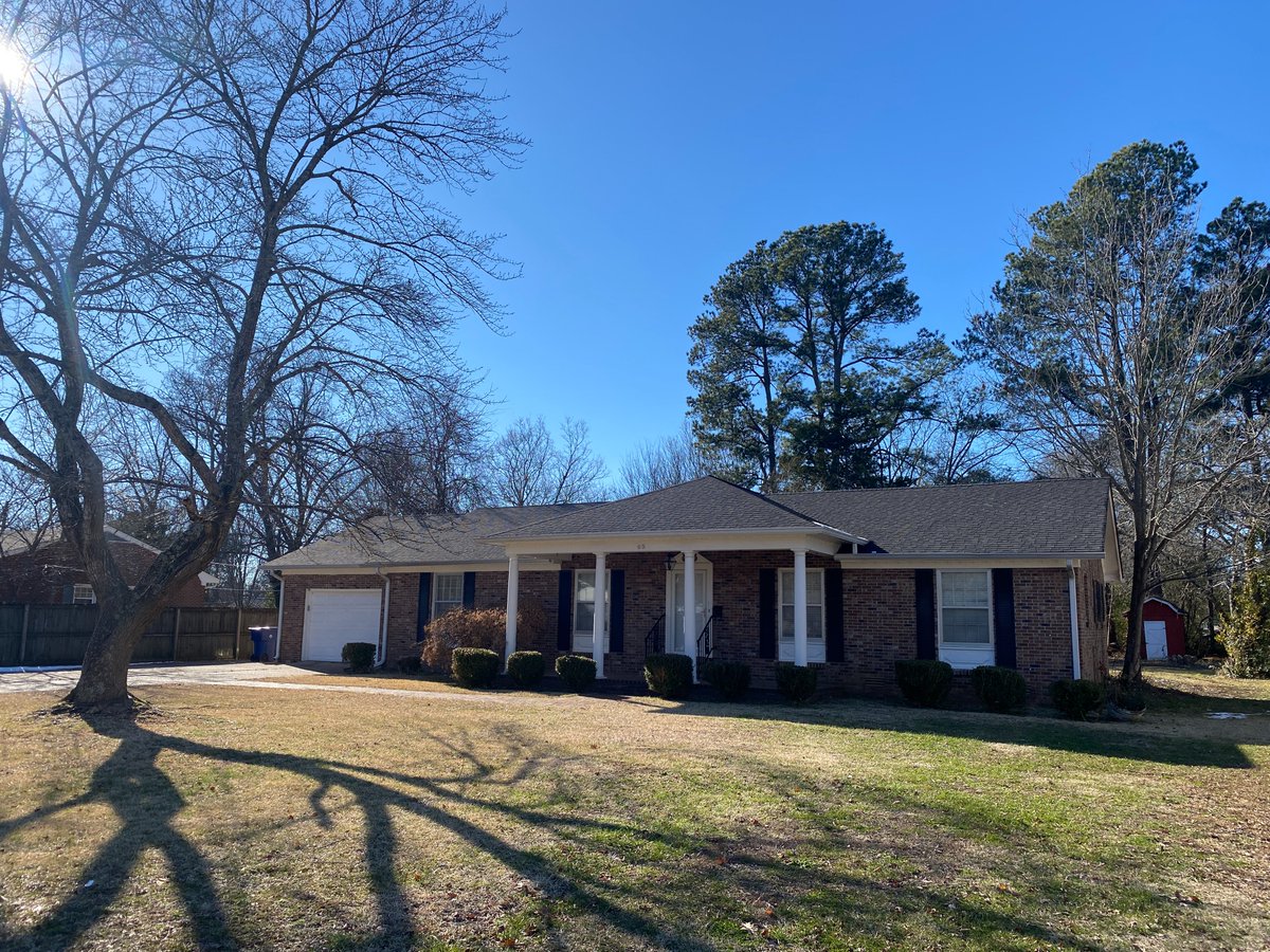 RiverCityRealty's tweet photo. New Listing!📷 Goodman St. Savannah, TN. 3BR, 2Bth Brick Home in Savannah, TN in a GREAT NEIGHBORHOOD! Big Living Room w/ Dining Area, Fireplace, Garage, New Paint, Master Suite, Brick Patio in Back, Nice Back Yard, Central Heat &amp; Air, &amp; more. $269,900. call 731-925-7900. https://t.co/YU4BWoNraB