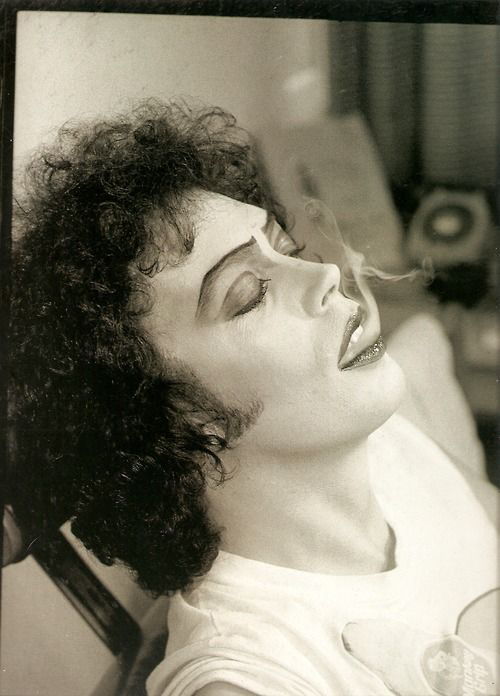 TheCinesthetic's tweet photo. tim curry backstage of rocky horror picture show https://t.co/OTOmTREfz4