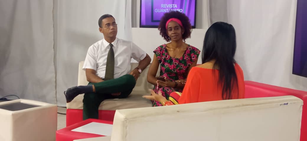 otc_guantanamo's tweet image. En la  Revista #Guantánamo del Telecentro @TV_Solvision especialistas de @UIC_Cuba -@MINCOMCuba -@CubaBPA  abordaron temas sobre #TrasformaciónDigital, #InteligenciaArtificial, #Bancarización, entre otros, que inciden directamente en la sociedad.