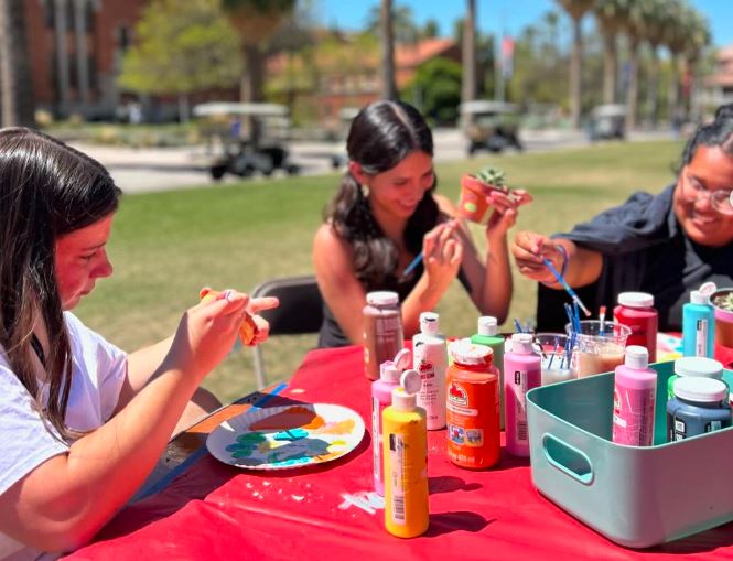 Take a break, have fun, and support your wellness with free Campus Health events!
health.arizona.edu/calendar?publi…