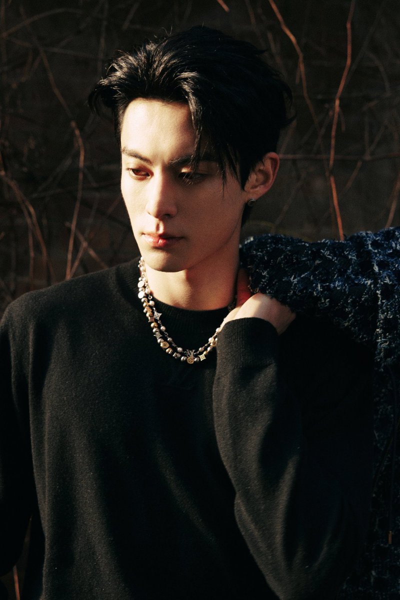 abeille_bb's tweet photo. พระเจ้า ! ใช่ ลูกรักพระเจ้า ! 😳🫠

#DylanWang #หวังเฮ่อตี้ #DylanWangxLouisVuitton https://t.co/EgMAKC6ZWI