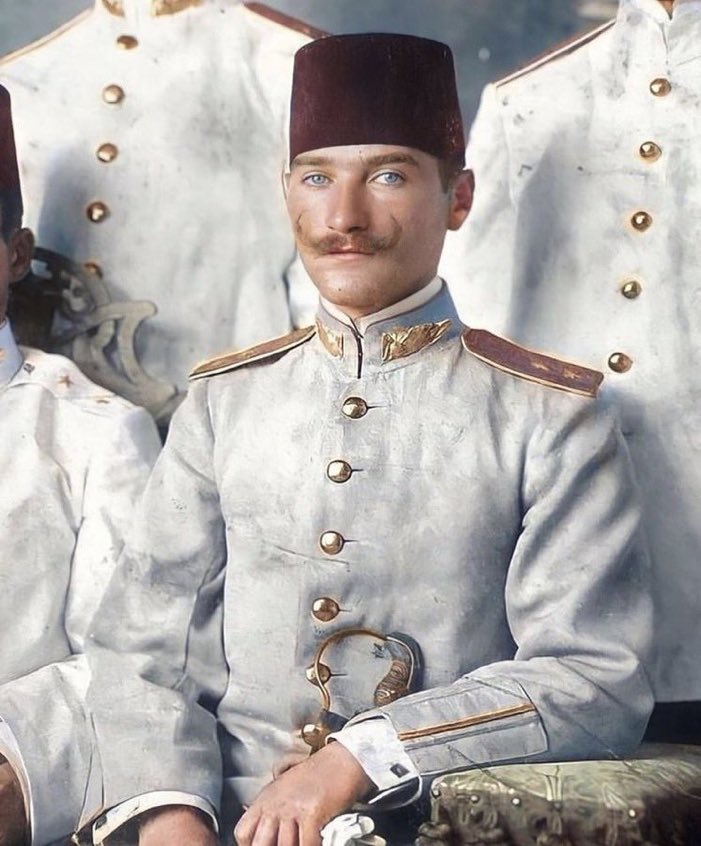 "Umutsuz durumlar yoktur. Umutsuz insanlar vardır. Ben hiçbir zaman umudumu yitirmedim."

💬Mustafa Kemal Atatürk