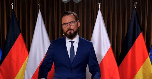 kitkej1's tweet photo. @K_Stanowski
PO DZISIEJSZYM ORĘDZIU POWINIEN ZOSTAĆ KRÓLEM POLSKI, a nie tylko prezydentem https://t.co/Bv6SNBmRm0