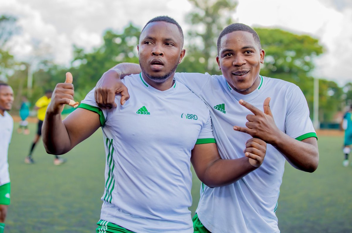 imfuraluc01's tweet photo. #RwandaWorkersSports | #ARPSTCHAMPIONSHIP2025 

FINALS | HUYE 24-25.01/2025 

Friday: 

Volleyball: 18H00 (Huye Campus) 

#MINISPORTS vs #MINECOFIN 

Saturday: 

Basketball: 12H00 (G.S.O.B) 

#MINISPORTS vs #RTDA 

Football: 12H00 Stade HUYE 

@BRDbank vs @RwandaFinance 

Football: 14H00 Stade Huye 

@FlyRwandAir vs @RBCRwanda 

…. 

Aha i HUYE Biraba ari ibicika kabisa muri weekend… 

Urabona ko Equipe za @Rwanda_Sports zinakinamo abayobozi bakuru ba Minisiteri ya SIPORO ziri Finals muri Volleyball na Basketball… 

Ruhago Yo mu bigo bifite abakozi bari hafi y’i 100, BRD na MINECOFIN zizesurana, mbere y’umukino rurangiza uzahuza RBC ya Banamwana Camarade na Rwandair… 

NTA GUCIKWA NYUMA Y’UMUGANDA… 

@WorkersRwanda 

@bbkigalifm 89.7 FM