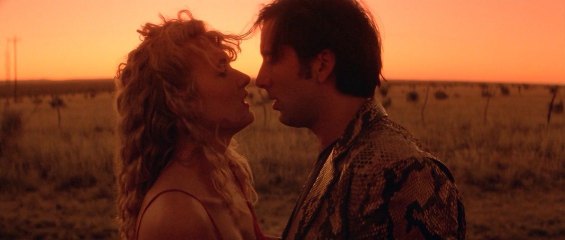 광란의 사랑 니콜라스 케이지가 로라 던에게 달콤한 재즈를 속삭이고 광란의 댄스를 추며 넌 내 여자니까를 시전하는 영화Translate post