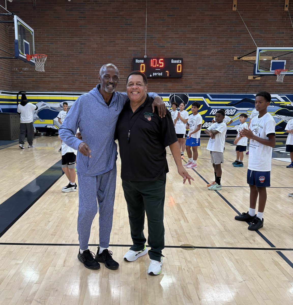 NBAalumni's tweet photo. The Mack Calvin Youth Empowerment Foundation conducted a multi-day winter break basketball camp earlier this month in partnership with the Boys &amp; Girls Clubs of Long Beach, California 

#LegendsCare https://t.co/CkUINhNOel
