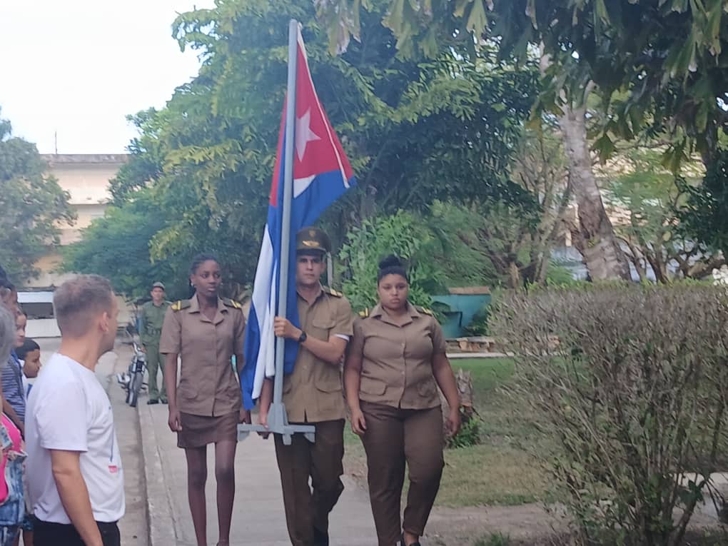 YunierValeriano's tweet photo. Bastión en la #SedeVarela de la #UCLVnuestra. Estudiantes y trabajadores preparándose en tiempo de paz para preservar la soberanía de nuestro país.
#Bastión2025
#CubaVencerá 
@AAB_Cuba 
@ChineaNoel 
@Colina_VClara https://t.co/4JMzF0sWbt