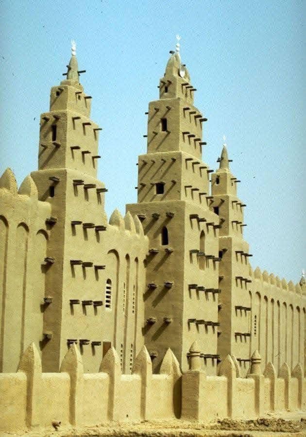 AfricanHub_'s tweet image. Traditional African Architecture and design.