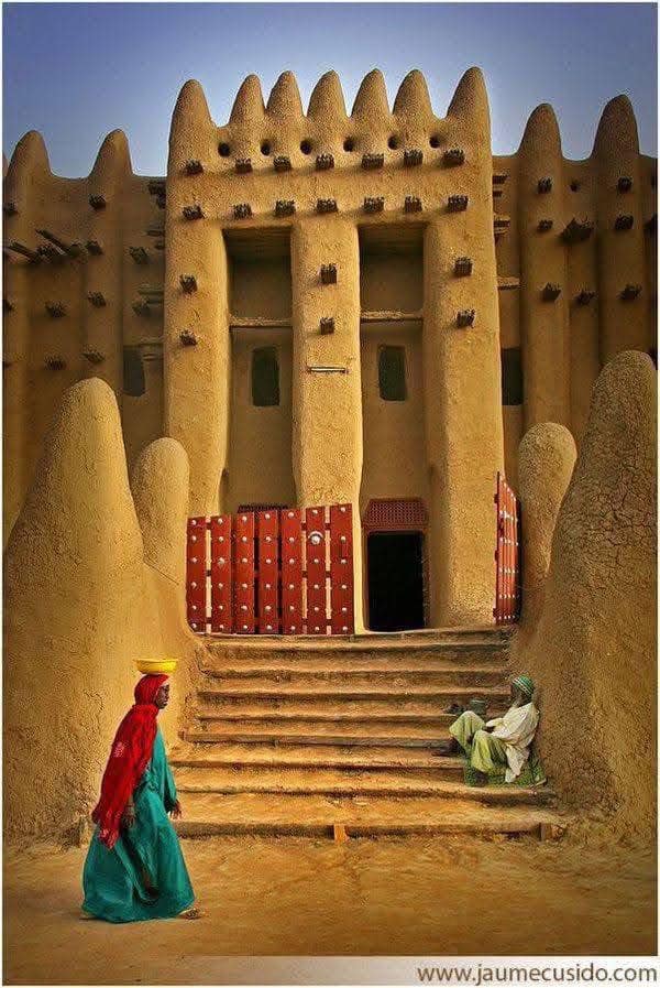 AfricanHub_'s tweet image. Traditional African Architecture and design.