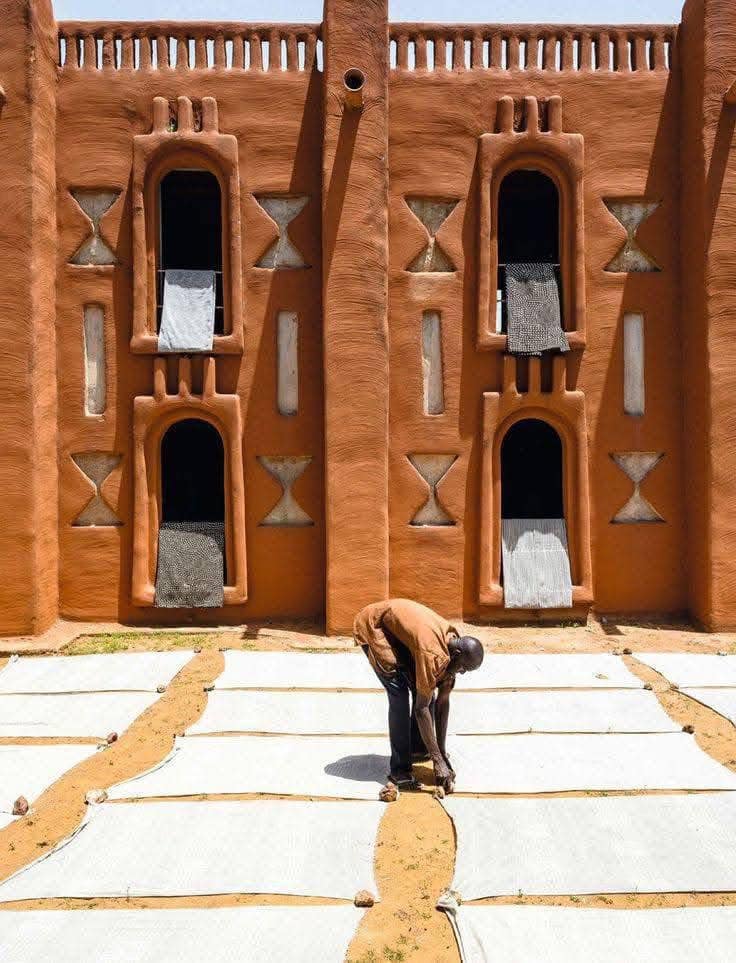 AfricanHub_'s tweet image. Traditional African Architecture and design.
