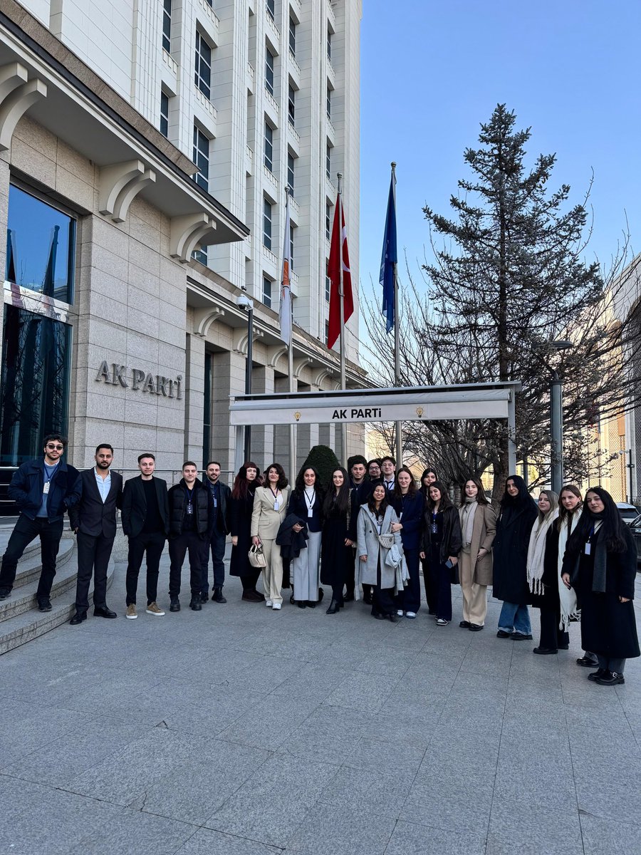 UNIAKIstanbul's tweet photo. 📍AK Parti Genel Merkez

İstanbul Bilgi Üniversitesi Uluslarası İlişkiler Topluluğu üyeleri, Gençlik Kolları Başkan Adayımız @avyusufibis ve Ankara Milletvekilimiz @ZehraNurAydemr ’i ziyaret ettiler. 

Gençlerin Enerjisiyle daha güçlü yarınlara birlikte yürüyoruz. 🚀 https://t.co/cGfjYfjZLt