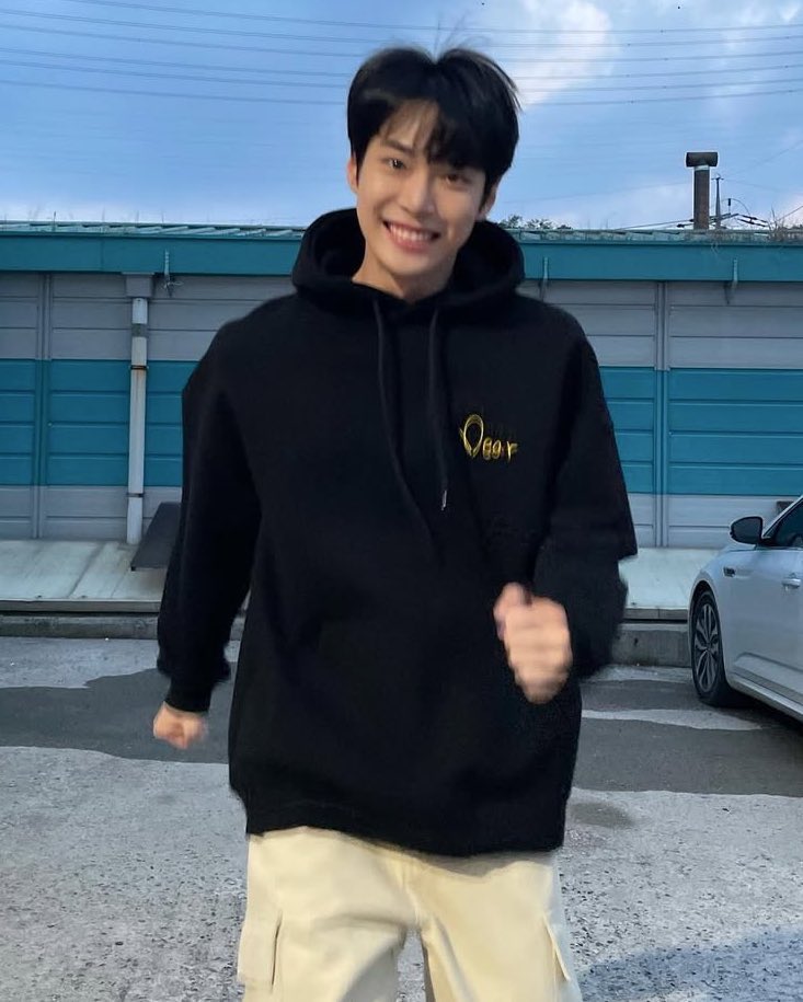 do0wonhe's tweet image. ⋆｡⋆｡°*ੈ‧˚⋆｡° ✮⋅˚₊⋆ㅇ⋆｡° ✮⋅˚₊‧ ଳ ‧₊˚ ⋅⋆｡° ✮𓂂⋆
             내일은 분명히 더 행복해질 겁니다