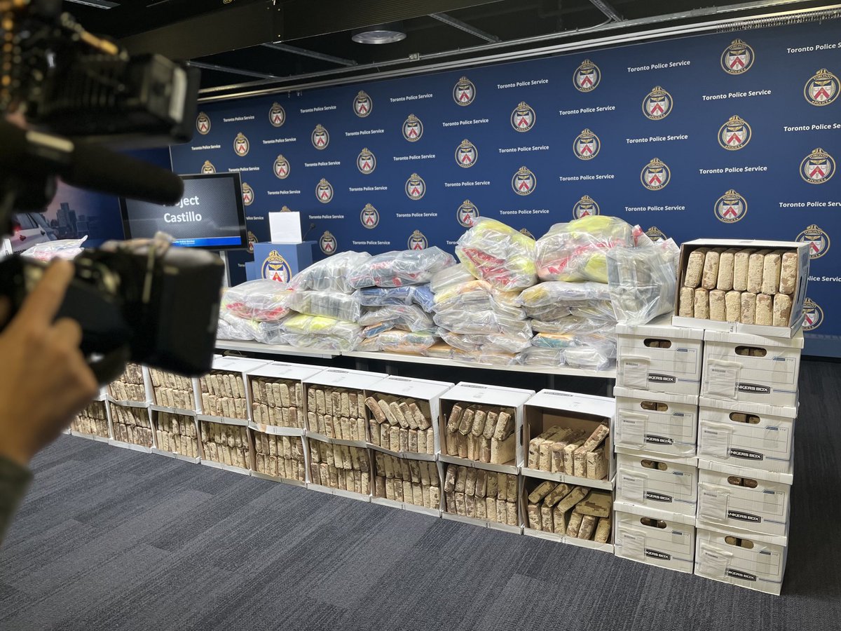 SteveRyanCP24's tweet image. The largest seizure of cocaine ever seized by Toronto’s Drug Squad. 875 kilos worth 83 million dollars. The Mexican Cartel were the distributors. 6 people arrested. The drugs came into Canada from the US. It was smuggled into The US from Mexico. Nice police work.